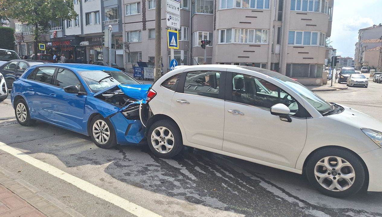 bosanmak isteyen esini aracina carparak yaraladi FI9OHNZ1