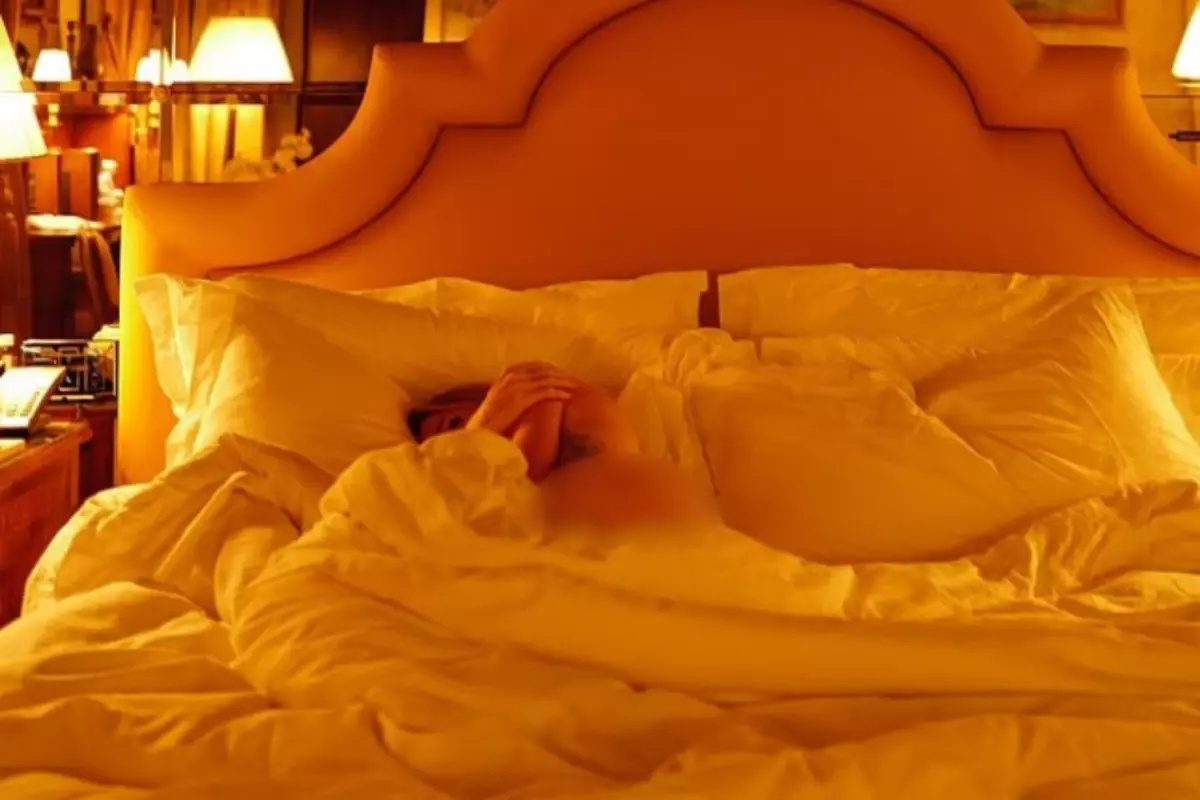 genc sevgilisi unlun sarkicinin yatakta cekilmis ciplak fotografini paylasti 8l8BLyuq