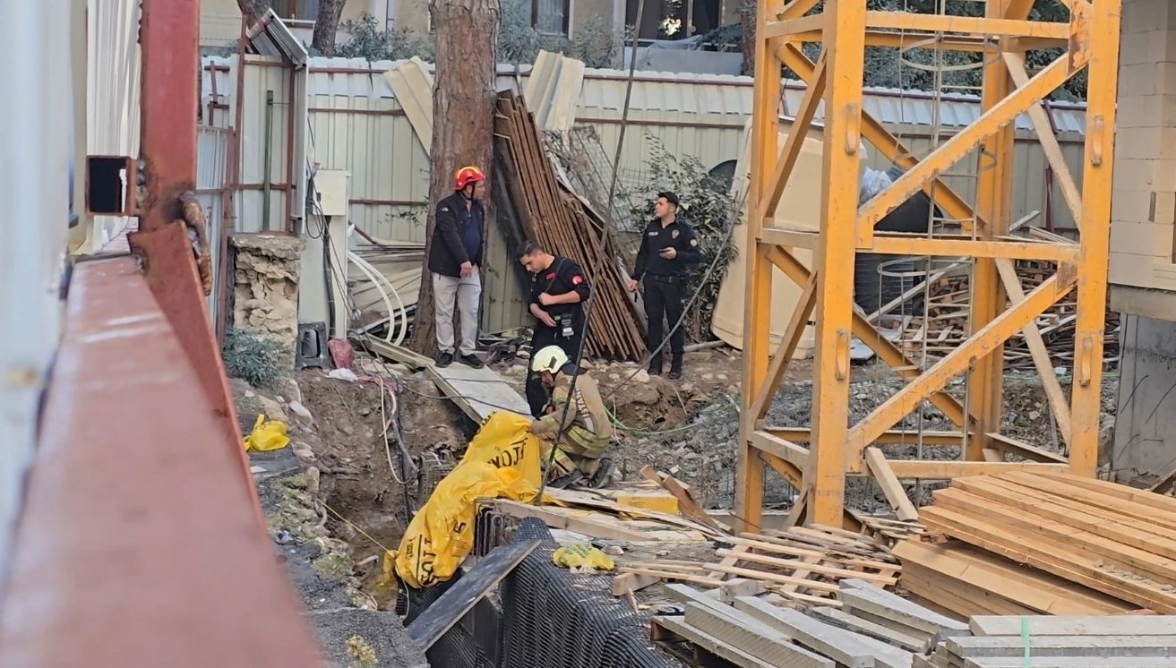 60 yasindaki isci insaatta yuksekten duserek can verdi nP4tqjSm