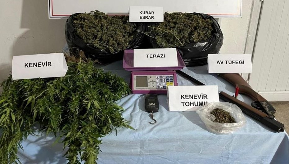 adanada uyusturucu operasyonu 10 kilodan fazla esrar ele gecirildi hLySRa82