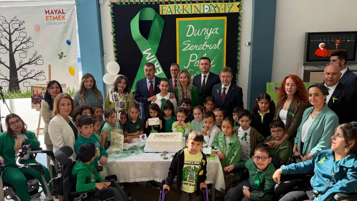 bakanlar serebral palsi farkindalik gununde ogrencilerle bir araya geldi DvSwaiWc