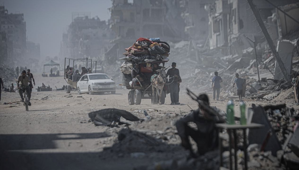 israil askerleri gazzede evini kontrol eden filistinliyi katletti zBPXRZsS.jpg