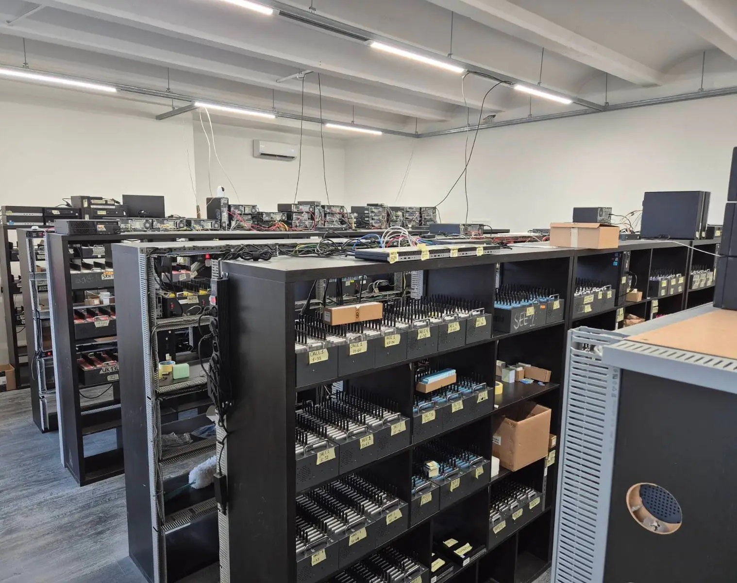 once abd simdi letonya sim kart dolandiriciligina kuresel darbe yshYa8ZG.jpg