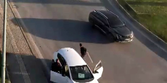 polise sopayla saldiran surucu tutuklandi MZ4BD2xX.jpg