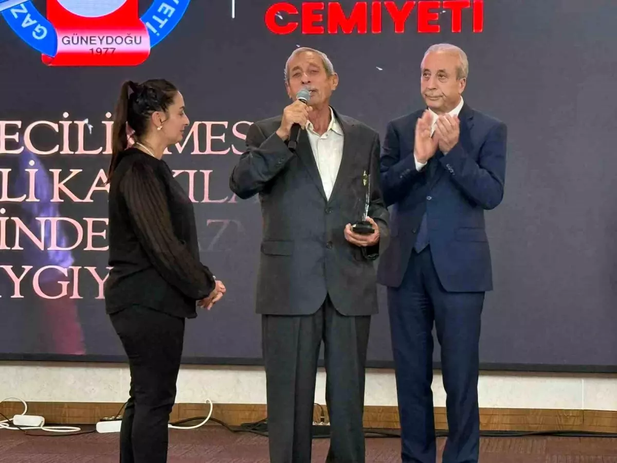 yilin basarili gazetecileri odulleri umit ozdal anisina verildi HeQDBLGQ.jpg