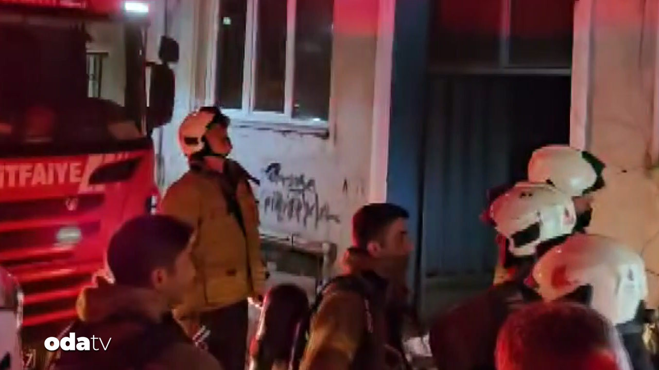 beyoglunda korkutan yangin XBq8kXaP.jpg