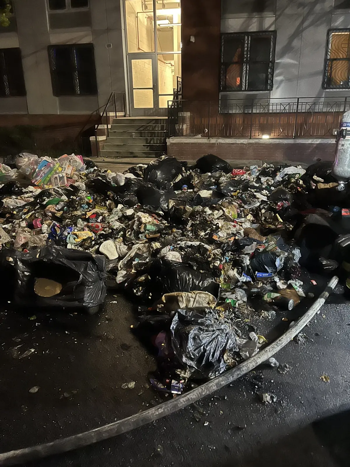 new yorkta arac patladi 7 itfaiyeci yaralandi r62WnciM.jpg