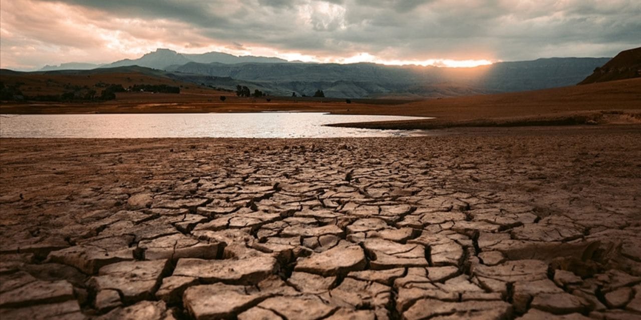 su krizi meclis gundeminde yeni yoldan arastirma onergesi spkk98B5.jpg