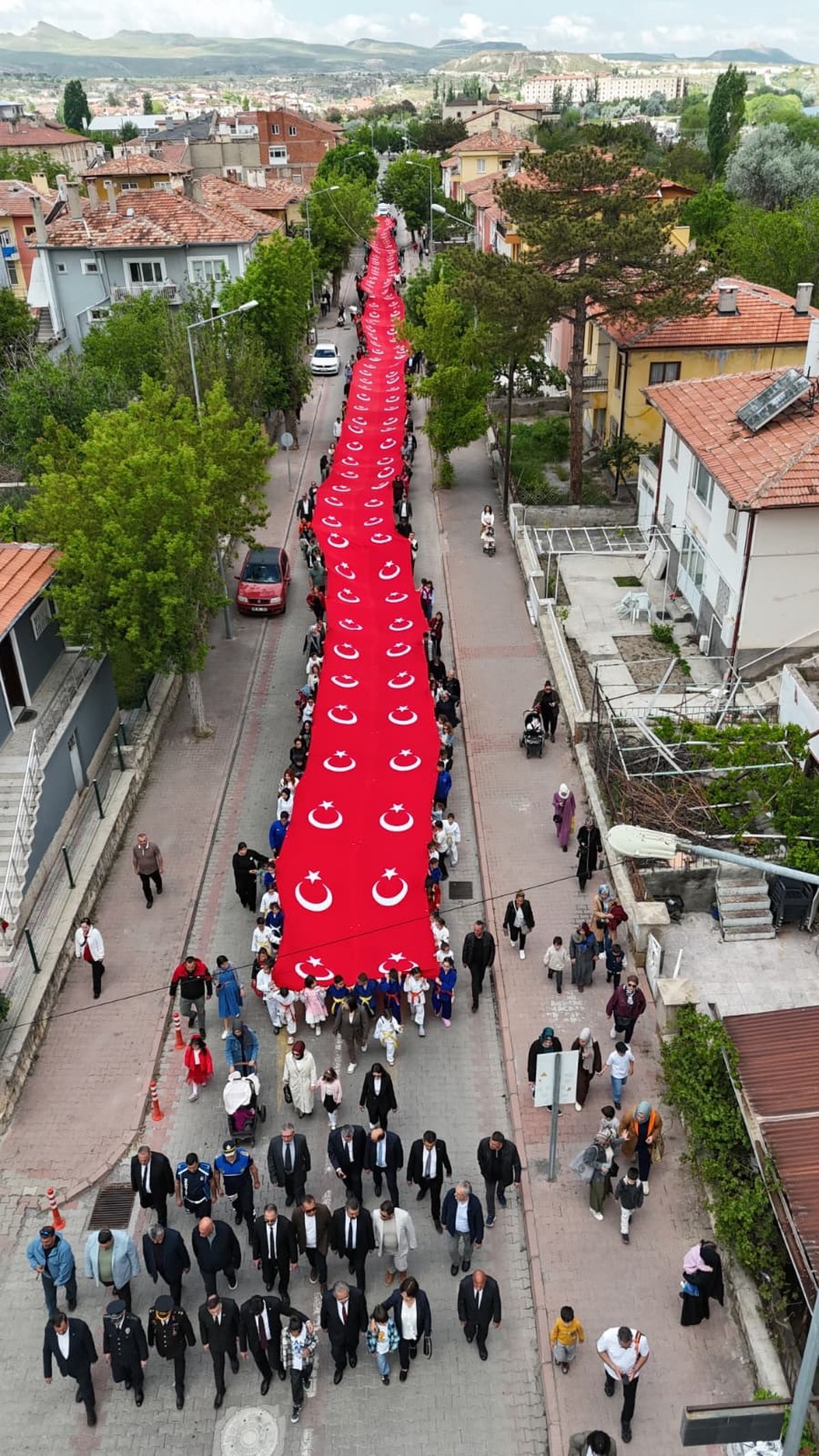 Avanos’ta 19 Mayıs Kutlamaları: 135 Metrelik Dev Türk Bayrağı Korteji