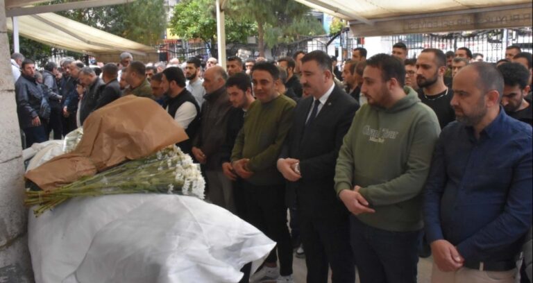 burun-estetigi-ameliyati-sonrasi-olen-hatice-gelinlikle-son-yolculuga-ugurlandi-JMlQIwty