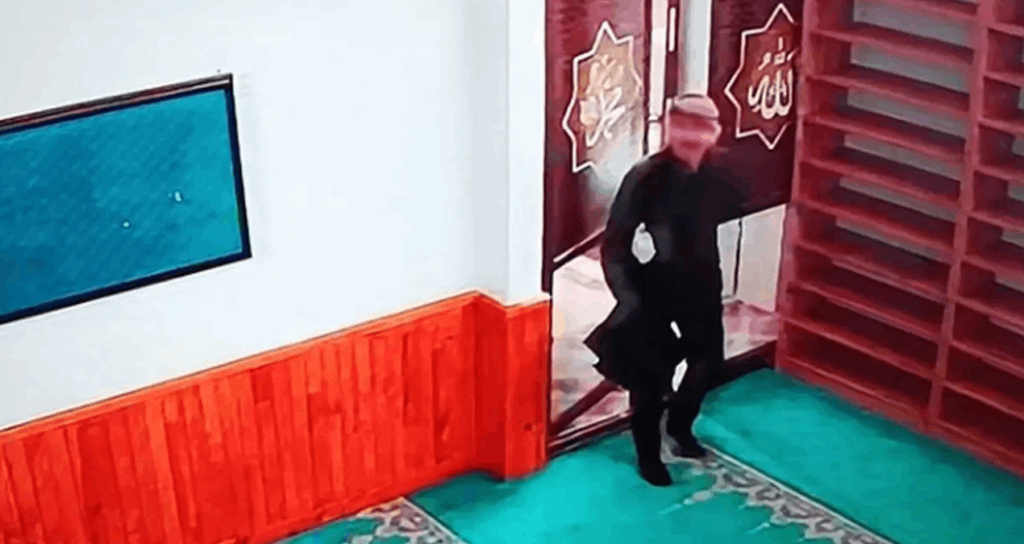 Caminin Bağış Kutularını Çalan Şüpheli Kayboldu