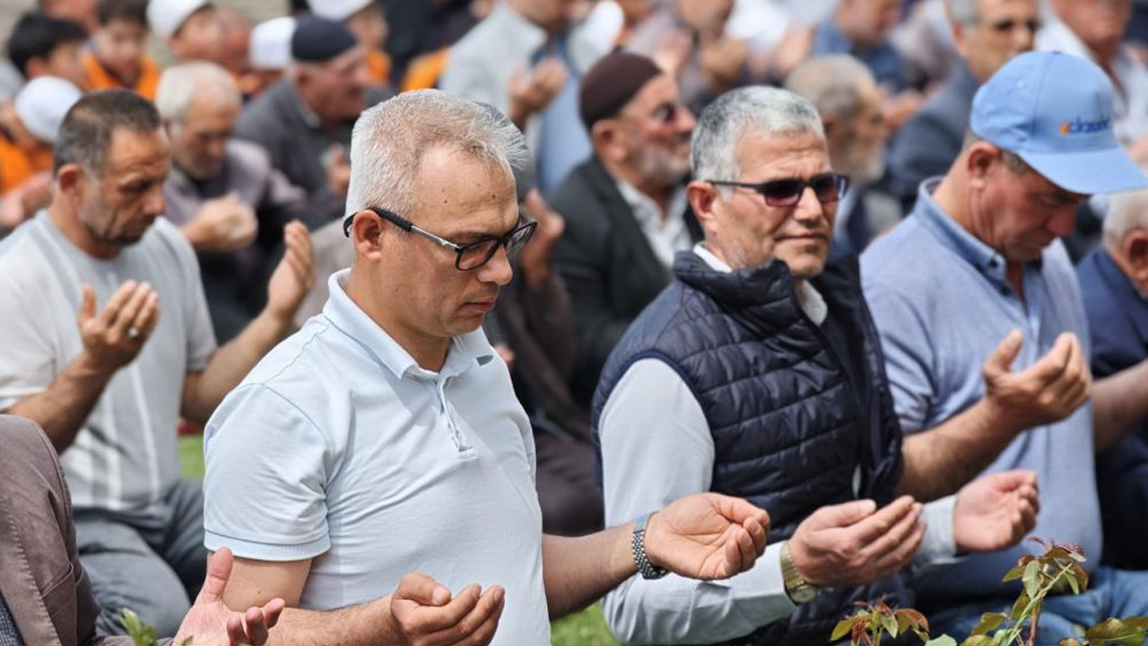 Yağmura Şükretmek İçin Bir Araya Geldiler