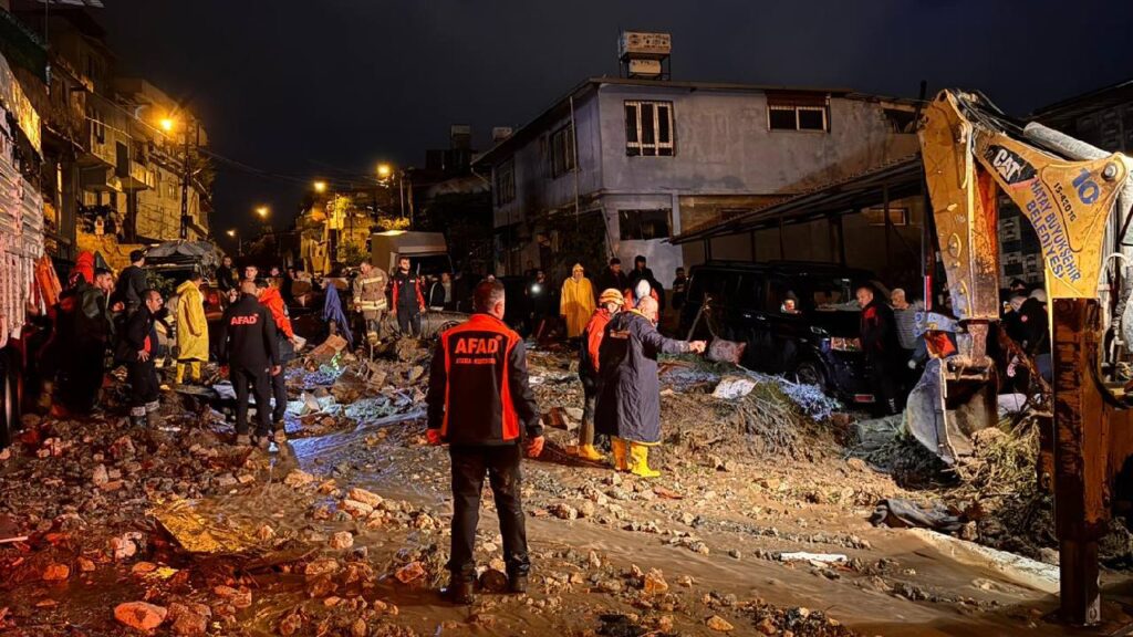 İstanbul’da Sis ve Yağmur Etkisini Gösteriyor