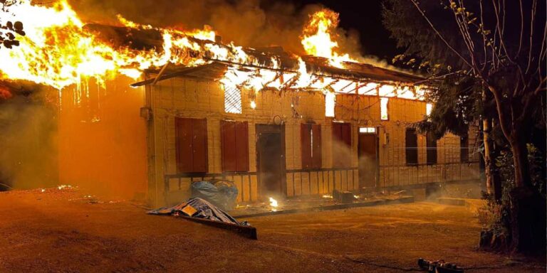 trabzonda-yangin-faciasi-esi-de-evden-kendisiyle-cikti-sandi-aci-gercegi-sonradan-ogrendi-BRFNfc1P